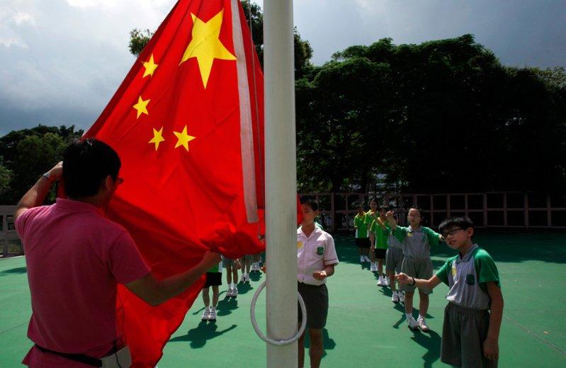 吊灯好还是吸顶灯好？游戏画面