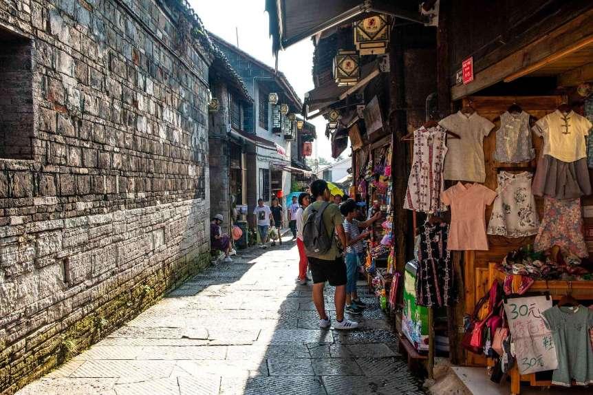 华宇软件接受来自嘉实基金等机构调研